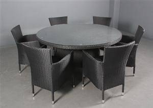 Daneline Havemøbler. Rundt polyrattanbord, 6 polyrattan armstole 7