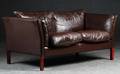 Dansk møbelproducent. To-pers. lædersofa