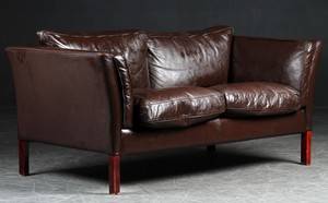 Dansk møbelproducent. To-pers. lædersofa