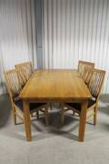 Matgrupp i ek 5 delar, bord och stolar 4 st