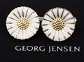 Georg Jensen. `Daisy´ ørestikker af forgyldt og emailleret sterlingsølv