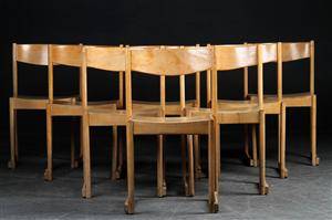 Dansk møbelproducent. Otte stabelbare stole af bøg 8