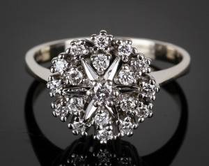 Brillantring af rhodineret guld 14 kt.