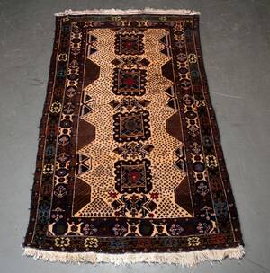 Orientalsk tæppe, uld på bomuld, 200 x 122 cm.