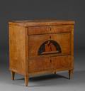 Kommode af nøddetræ med intarsia