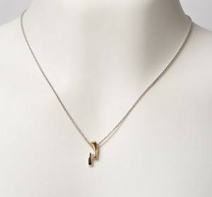 Halskæde af sterling sølv med vedhæng af 8 kt. guld, prydet med Cubic Zirkonia