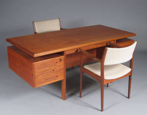 Morten Christiansen. Skrivebord samt par armstole 3