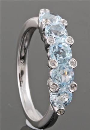 Blue topaz and cubic zirconia ring approx.1.50ct