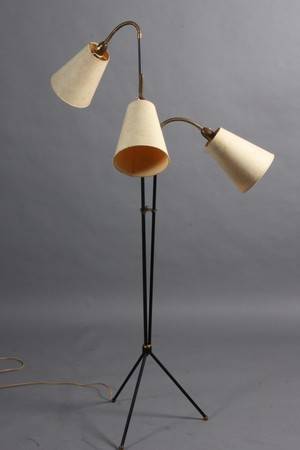 Standerlampe med tre flexarme. Ca. 1940.