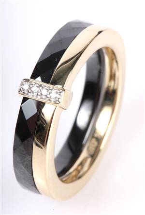Ceramic Collection. Diamant High Tech-Ceramic ring, 14 kt guld, 0.03 ct.