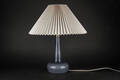 Jolmegaard  Le Klint. Bordlampe af glas Denne vare er sat til omsalg under nyt varenummer 4376244