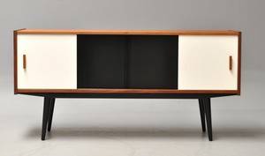 Dansk møbelarkitekt. Lav skænk i teak