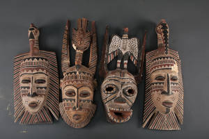Africana, masker af udskåret træ 4
