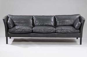 Stouby. Tre-pers. sofa, sort læder
