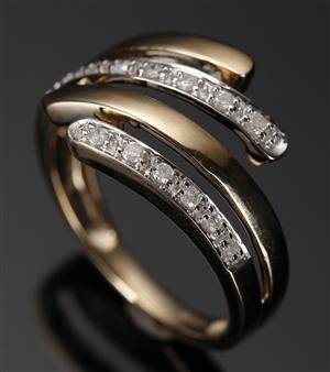 Diamantring, 9 kt guld med 0.25 ct diamanter