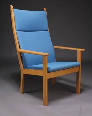 H. J. Wegner. Højrygget lænestol, bøgetræ