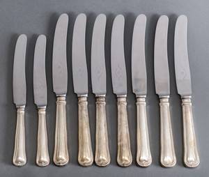 Ni Gammelriflet knive af sølv 9
