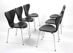 Arne Jacobsen. Sæt på seks stole syveren , model 3107, nybetrukket med sort læder 6  
