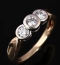 Brillantring af 14 kt. guld og rhodineret guld, i alt 0.53 ct. Str. 5718,25.
