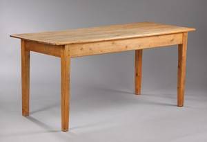 Langbord af fyrretræ. Ca. 1900.