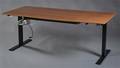 Søborg Møbelfabrik. Hæve-sænke skrivebord model 216H af mahogni og stål