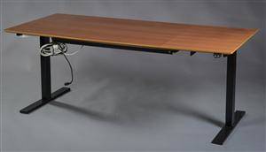 Søborg Møbelfabrik. Hæve-sænke skrivebord model 216H af mahogni og stål