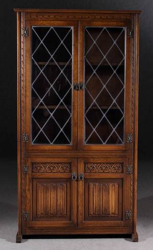 Vitrinskåp, ek, 1900-talets senare del