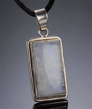 Smykkesæt af sterling sølv med månesten. 3