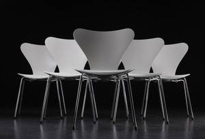 Arne Jacobsen. Seks Syver-stole, Model 3107 6