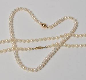2 Halskæder - ene med Akoyaperler, anden med ferskvands kulturperler 2