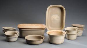 Grethe Meyer for Royal Copenhagen. Ildpot, serveringsdele af stentøj 13