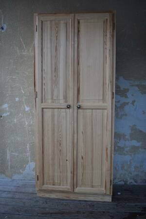 Furugarderob B256