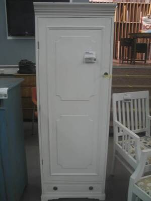 Garderobsskåp, Bemålat