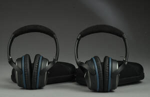 6623 - Bose. To sæt høretelefoner, QuietComfort model QC25 2