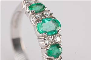 Smaragd- og brillantring 0,18 ct.