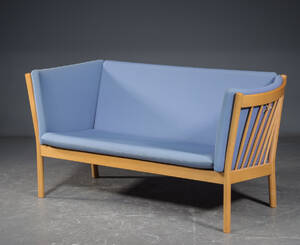 Erik Ole Jørgensen. To pers. sofa af bøg