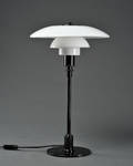 Poul Henningsen 1894 - 1967. PH 32 bordlampe
