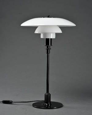 Poul Henningsen 1894 - 1967. PH 32 bordlampe