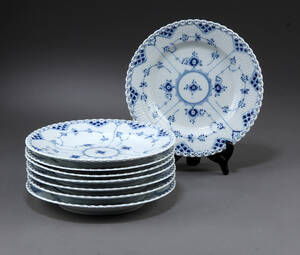  Royal Copenhagen. Musselmalet Helblonde tallerkener. 8  Denne vare er sat til omsalg under nyt varenummer 4581593