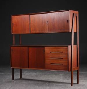 Skænk af teak, 1960erne, dansk møbelproducent
