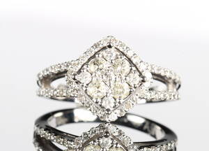Brillantring, 14 kt hvidguld. Diamanter ca. 1.00 ct.