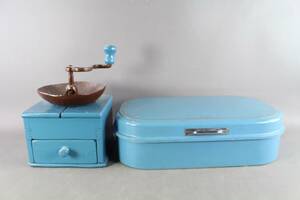 Brödburk och kaffekvarn