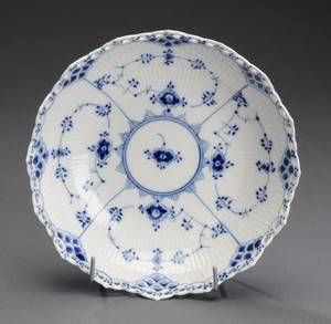 Kgl. Porcelæn, musselmalet helblonde skål