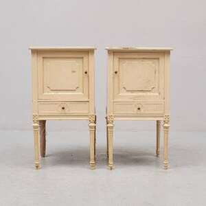 Sängbord, ett par. Längd ca 40cm