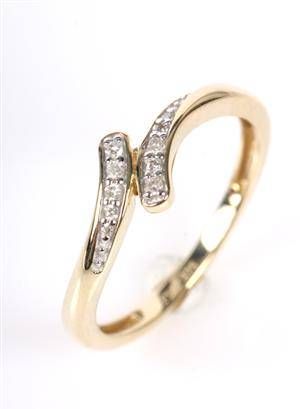 Brillantring, 9 kt. guld, ca. 0,06 ct.