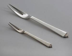 Georg Jensen. Pyramide to serveringsdele af sterlingsølv 2