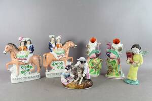 Figuriner 4 st och vaser 2 st