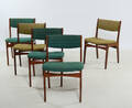 Erik Buch. Et sæt på femstole af teak, ryg og sæde betrukket med grøn stof. 5