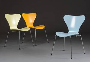 Arne Jacobsen. Tre stole model 3107 3
