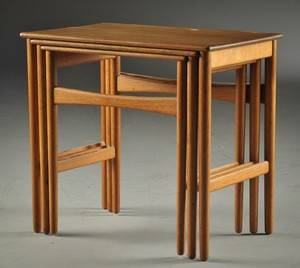 Hans J. Wegner, indskudsborde, egetræ 3 